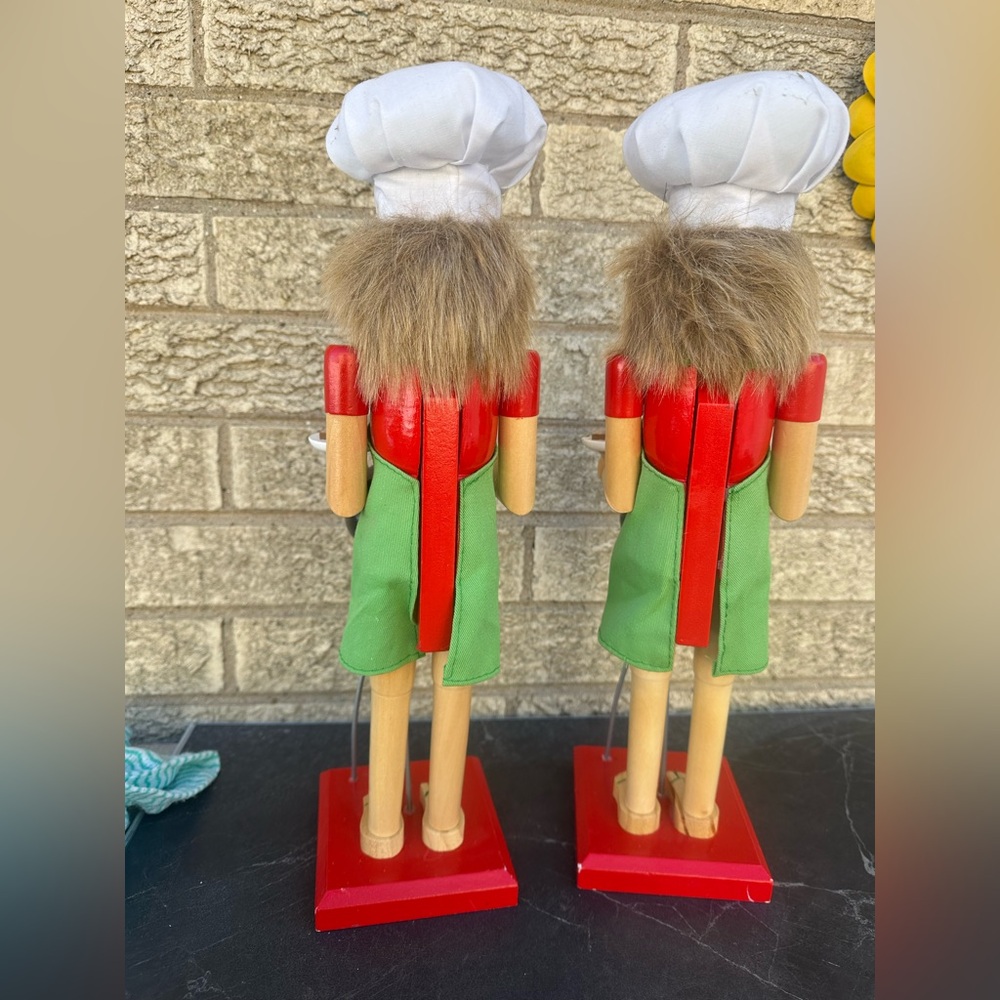 Chef Nutcracker Set with Green Aprons 2 pcs - Picture 2 of 5